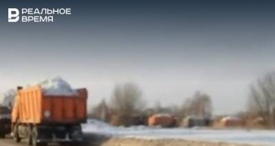 Депутат Казгордумы заснял КАМАЗы, разгружающие снег на незаконной свалке