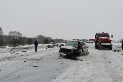 Водитель Lada Kalina погибла в ДТП с грузовиком в Свердловской области