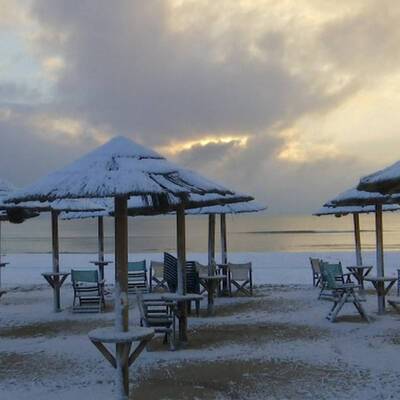 Власти Греции объявили вторник выходным днем из-за сильного снегопада