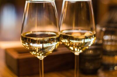Китайские ученые связали употребление вина и шампанского с защитой организма от коронавируса