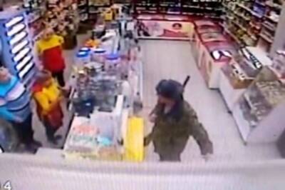 Пьяный биробиджанец угрожал ружьем сотруднице магазина