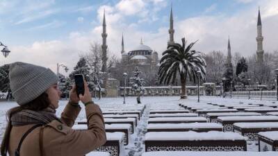 Отпуск продолжается: сотни россиян застряли в Турции из-за сильных снегопадов