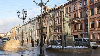 Жителей Петербурга предупредили об аномальном потеплении и снегопадах