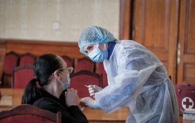 COVID-прививки получили еще 70 тысяч украинцев