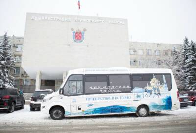В Петербурге для ветеранов проведут бесплатную автобусную экскурсию «Малая дорога жизни»