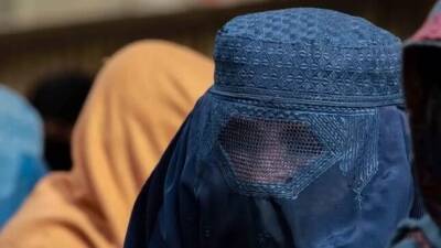 "Помогите, ко мне пришли талибы". Афганских женщин, выходивших на демонстрации, забирают вооруженные люди