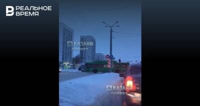 Водителя, прокатившего человека на крыше троллейбуса в Казани, лишили премии, кондуктора — уволили