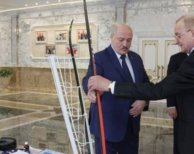 Лукашенко о причинах западного давления: Мы раздражаем их своими успехами