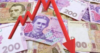 Курсы доллара и евро взлетели в обменниках во вторник утром