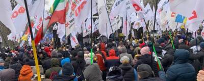 Под Верховной Радой проходит акция протеста: предприниматели требуют отмены кассовых аппаратов