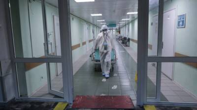 Почти 60 пациентов с COVID-19 скончались в Петербурге за сутки