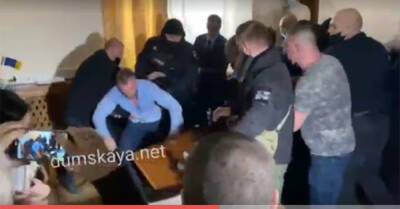 В Одессе депутат Артем Дмитрук устроил дебош в горсовете