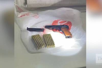 У пассажира легковушки в Казани нашли два пистолета и патроны