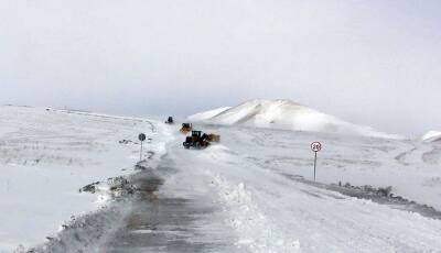 Инженерные войска азербайджанской армии очищают дороги от снега на освобожденных территориях (ВИДЕО)