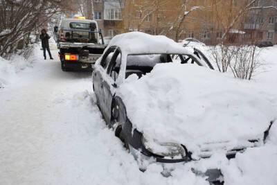 В Тамбове на Мичуринской эвакуируют брошенные автомобили