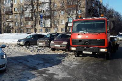 За сутки с улиц Рязани эвакуировали 13 мешающих уборке снега машин