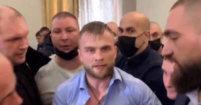 Потасовка в Одесском горсовете: исключенный из "слуг" Дмитрук бегал по столам и ломал мебель (видео)