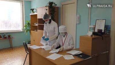 В Ульяновске врачам помогают молодые добровольцы