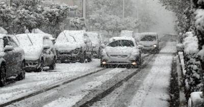 Мощный снегопад в Турции и Греции: в Стамбуле отменены авиарейсы, на Крите - выходной (фото)