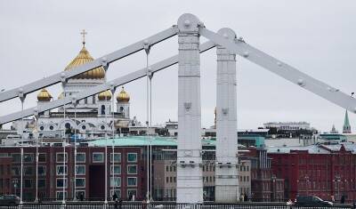 Полиция в Москве перекрыла Крымский мост в надежде предотвратить суицид
