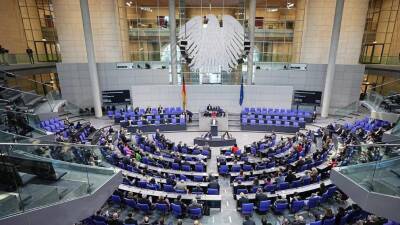 Германия сократила статус выздоровевшего, но не для депутатов бундестага