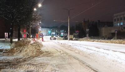 Улицы Смоленска очистили от 1 610 кубометров снега
