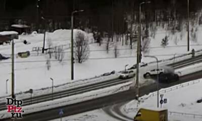 Жесткое ДТП в Петрозаводске: автомобиль развернуло и вынесло в ограждение