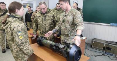Британские инструкторы начали обучать украинских бойцов применять комплекс NLAW