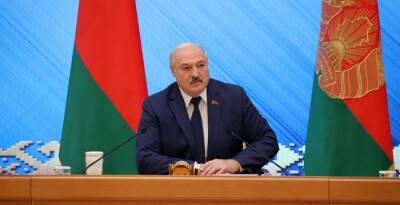 Лукашенко: Нам приходится создавать группировку войск на границе с Украиной