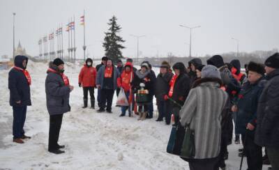 Коммунисты Нижегородской области возложили цветы к памятникам Ленина