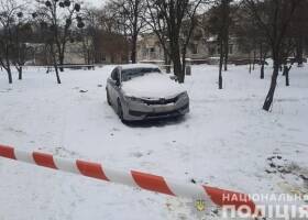 В Киеве мужчина устроил дома резню и выпрыгнул в окно