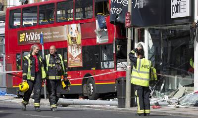 В ДТП с двухэтажным автобусом в Лондоне пострадали 19 человек