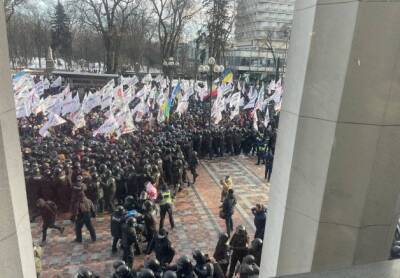 Представники SaveФОП прорвали кордони Верховної Ради, заарештований спікер руху Сергій Доротич