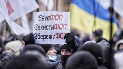 Силовики в Киеве начали задерживать участников митинга у Верховной рады