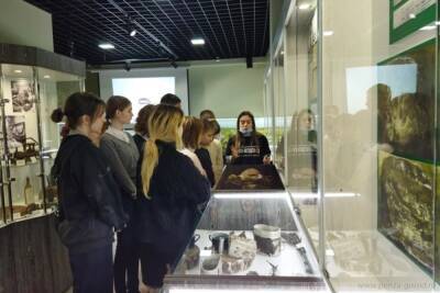В Пензе выставку «Победа ковалась в тылу» посетили более сотни подростков