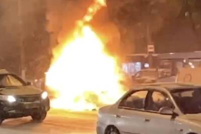 На дороге в Твери загорелся автомобиль