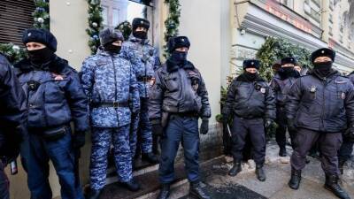 Активисты QR-сопротивления устроили «народный сход» на улице Рубинштейна в Петербурге