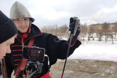 Псковский стрелец при помощи Google meet провёл экскурсию для московских школьников