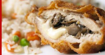 Праздничная кухня: запеченная курица с сочной грибной начинкой