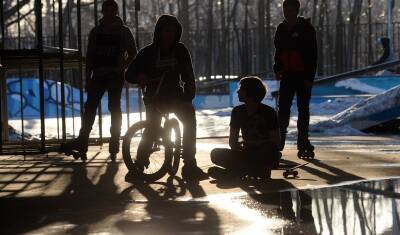 В Санкт-Петербурге подросткам запретят посещать массовые мероприятия из-за ковида