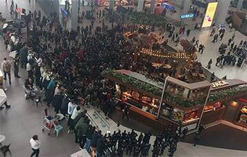 Застрявшие в аэропорту Стамбула пассажиры устроили демонстрацию - charter97.org - Москва - Белоруссия - Турция - Загреб - Стамбул - Istanbul