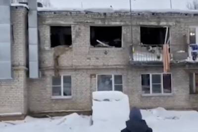 СК осматривает жилой дом под Тверью, где произошёл хлопок газа