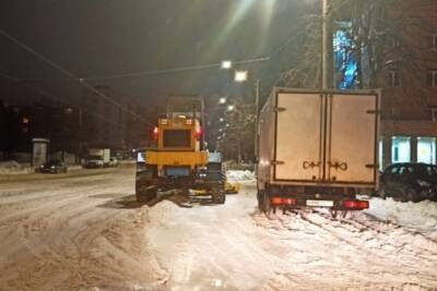 В Смоленске за сутки с дорог вывезли более 1600 кубометров снега