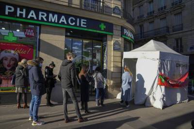 Во Франции впервые за сутки заболели коронавирусом 500 тыс человек