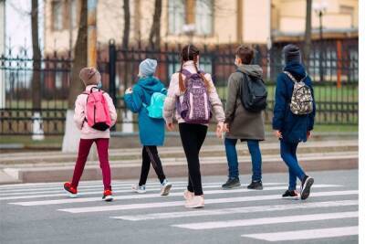 Несовершеннолетние петербуржцы не смогут посещать кино, театры и спорткомплексы с 28 января