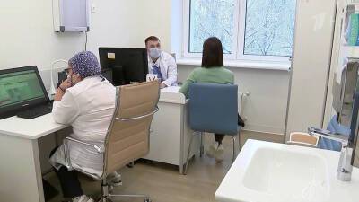 Из-за коронавируса ряд российских регионов приостанавливают плановую медпомощь в поликлиниках