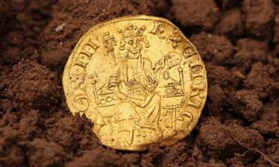 Любитель-золотоискатель нашел редкую монету, которую продал почти за миллион долларов (Фото) - lenta.ua - США - Украина - Англия