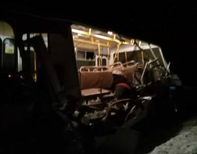 Фото: в районе порта Усть-Луга столкнулись большегруз и рейсовый автобус, есть погибший