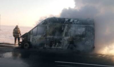 В Оренбургской области во время движения на трассе загорелась машина скорой помощи