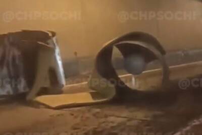 В Сочи большегруз сбил вентиляционную турбину в тоннеле